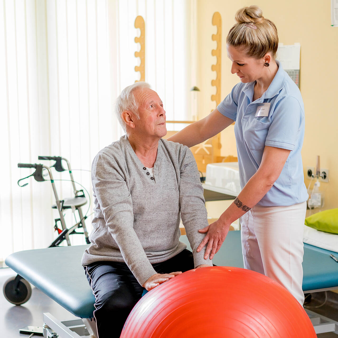 Ergotherapeutische Behandlung in unserer Klinik für Geriatrie Ergotherapie Klinik für Geriatrie