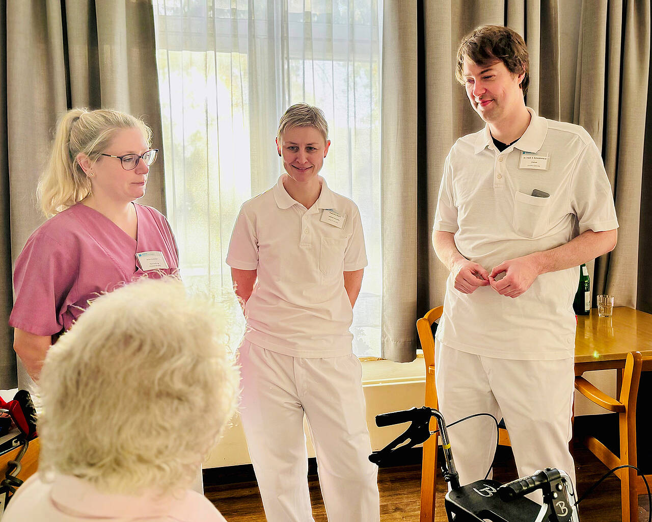 Großer Wert wird auf die individuelle Behandlung der Patienten gelegt Patientengespräch in der Klinik für Geriatrie