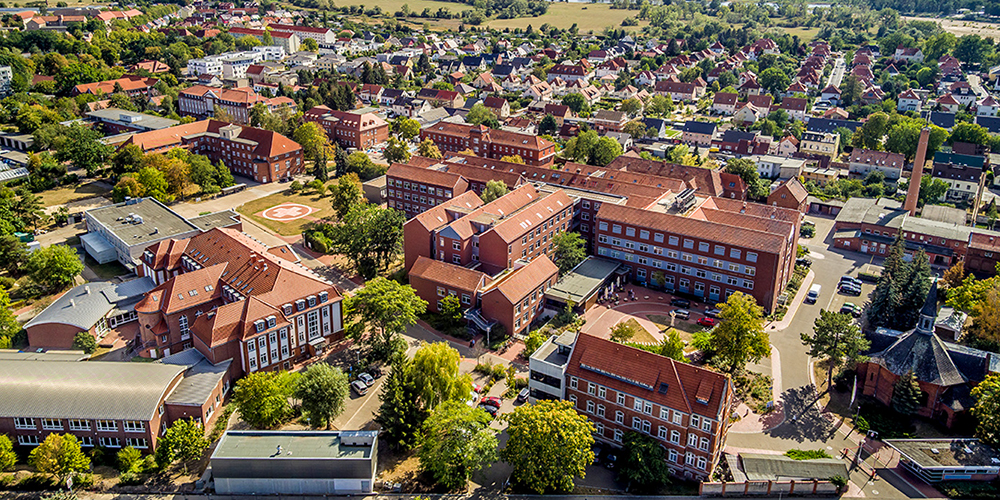 Das Klinikum Pfeiffersche Stiftungen liegt auf dem Stiftungsgelände in Magdeburg-Cracau Luftbild Gelände Pfeiffersche Stiftungen
