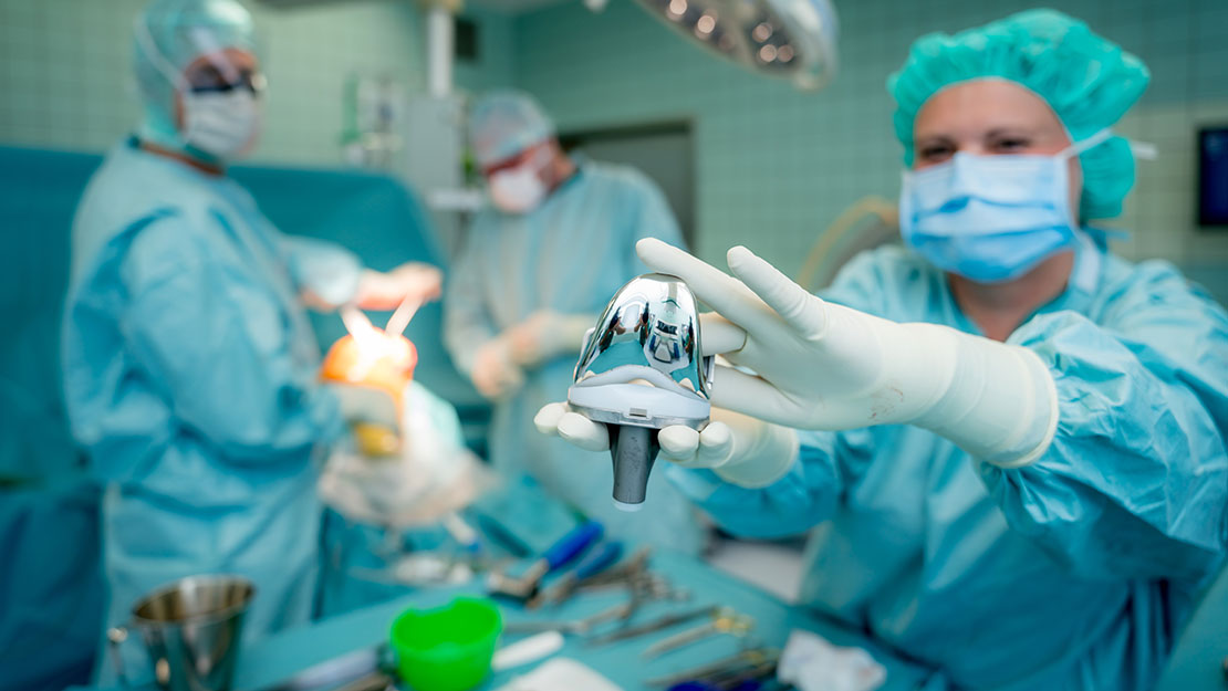 Für Zusatzqualifikationen sind Zulagen bis zu 450 Euro möglich OP-Assistenz im Klinikum Pfeiffersche Stiftungen